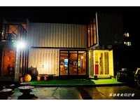 高雄轻工业风烧烤店　货柜小屋改装的深夜食堂