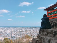 敢挑战吗？日本垂直入天的岩石天堂路　能赏无边际蓝色海
