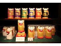 访日本必知“招财猫”小常识　8种颜色、手势各有意思