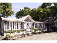 山崖旁纯白“景观玻璃屋”　心型花园、浪漫午茶秒中少女心