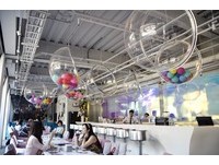 住进梦幻泡泡里！跨年超近赏101烟火　台北泡泡饭店新开幕