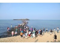 想看澎湖摩西分海注意！7-9月特定日步道管制时间有调整