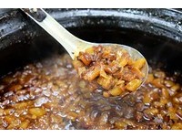 东门市场犯罪级小吃！吃秒杀油亮亮卤肉饭配脱光光柳橙汁