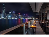 每间餐厅都能看夜景！香港全新免费观景平台　270度眺维港