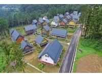 台版“迷你合掌村”在嘉义　山林环抱空拍超美
