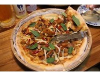 根本完美混血！嘉义超强“热炒披萨”　三杯杏鲍菇+饼皮