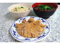 民生社区的隐藏版牛肉面店　还有超大块炸排骨　