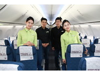 有权拒绝客人合照　空服员：“怕被客诉才同意”