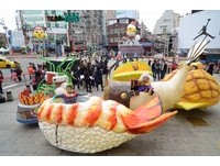 菠萝油、虾寿司花俏上街！台北灯节大游行元宵登场