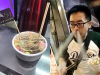 逢甲夜市必吃！零下196度C“沁烟饼”让你吞云吐雾