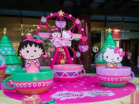 台中梦幻圣诞新景点　小丸子姜饼屋、Kitty咖啡杯粉红乐园