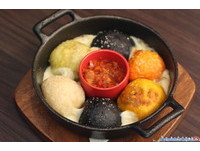 京站西班牙特色料理！缤纷多色“水煎包”披萨球