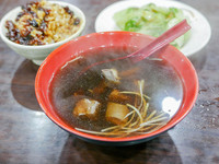 板桥大碗公羊肉汤！咸香、油亮会回甘的“鲁肉饭”