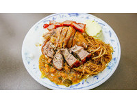 新北港式烧腊便当店！肉甜还有蜜汁香的“三宝饭”
