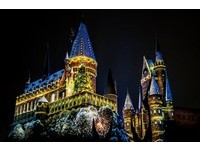 金色星芒围绕霍格华兹城堡！日本环球圣诞必看夜间魔法灯光秀
