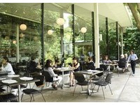 城市里的森林秘境餐厅！新加坡人大推时尚咖啡厅