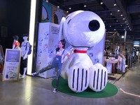 巨型史努比、等身大无脸男萌度暴增！全台抢拍3大打卡点