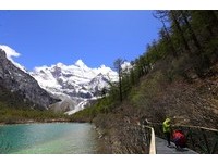 海拔四千米！稻城亚丁让你眼睛上天堂身体下地狱