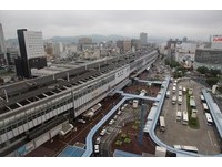 铁道迷最爱！饭店高楼层俯瞰冈山车站　列车全变小模型