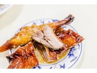 辅大学生必吃美食！新庄香城烧腊小馆的三烧饭、烤鸭腿