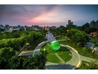 8月6日开幕！嘉义新地标“KANO景观球”夜间试灯抢先看