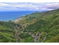 台湾最美2大“公路空拍图”　高山肠型弯道还可看海