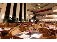 4年才过1次生日吗？2/29出生王朝大酒店请吃Buffet