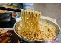 继承老店滋味的高雄面店　自制猪油古早味“干面”