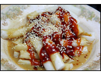 香港道地平民美食！Q弹滑溜的肠粉、滑嫩黄糖豆花