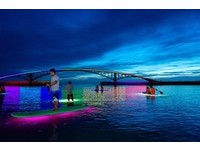萤光SUP登陆澎湖海上发光　感觉像电影《少年Pi》主角