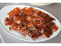 被落羽松围绕的台中粤菜馆　招牌酥脆外皮的烤鸭！