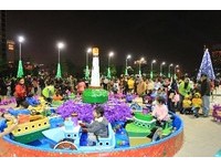竟有梦幻摩天轮！台中耶诞嘉年华12月9日盛大点灯