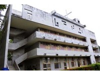 台湾唯一世界重要建筑！台东公东教堂　彩色琉璃光影超美