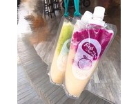 渐层饮料不稀奇！台南超夯新鲜果汁店还可以“袋”著走