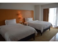《旅游记者鬼月特辑》出差一个人睡　那晚门外的是谁？
