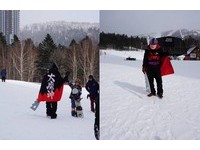 “大魔神”粉雪上追小孩！　北海道星野TOMAMU太惊奇