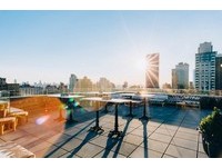 纽约31楼高半空中酒吧　透明地板欣赏曼哈顿风光