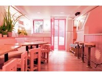 纽约IG新宠儿！粉红餐厅卖50年代餐点