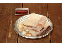 函馆朝市“钓花枝”一条龙服务　像现场举行海鲜美食秀