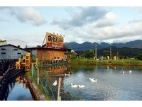 六十石山下　有卖花莲农特产品跟r肉饭的民宿