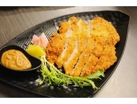 花莲大分量平价日式料理店！６两重比脸大炸猪排