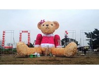 3层楼高的“迷失小熊”回来了　航空城地景艺术节亮相