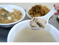蚵仔满满的面线还有两倍咬劲猪肠　景美双管四神汤