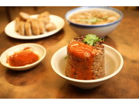 从1862年挑着扁担开始卖　大溪老街百年油饭