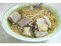 每日熬煮3小时中药汤头！传承三代的当归鸭肉面线