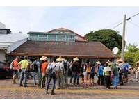 76年历史“嘉宾旅社”首次开放二楼　来关山看尽老屋
