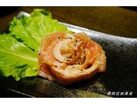 专人桌边服务帮你烤！品尝如玫瑰花盛开的黄金松阪猪