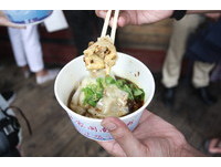 排队才吃得到的鼓浪屿人气美食　沈家肠粉皮滑料又多