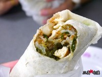 干爽饼皮制成的传统润饼　还有免费柴鱼汤