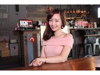 在大片落地窗享受晨光　Sunny Cafe美丽老板娘更吸睛